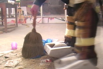 Tomaž Furlan: Wear IV, 2005 (videoperformans)